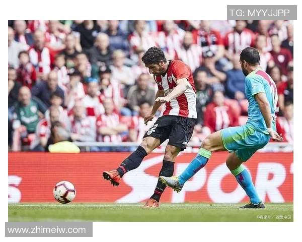 比利亚雷亚尔主场迎战巴萨,实力稍占上风,巴萨力求客场全取三分 比利亚雷亚尔主场迎战巴萨,实力稍占上风,巴萨力求客场全取三分